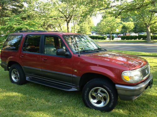 1997 mercury mountaineer 165k one owner clean car fax must see.....no accidents.