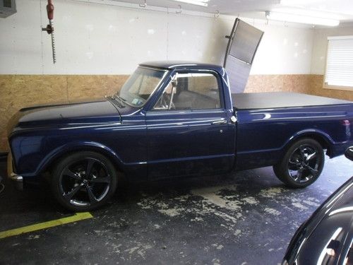 1968 chevrolet pick shortbed mint 350 /4 speed 12 bolt rear dayton blue wood bed