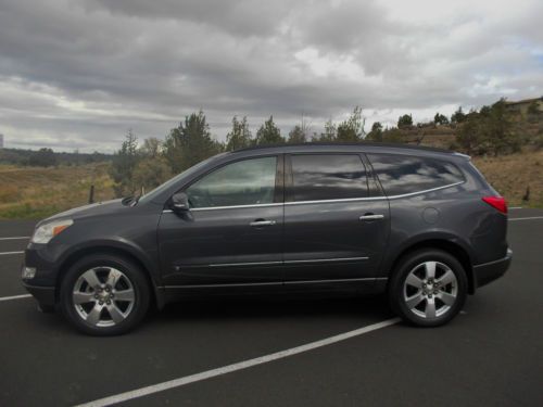 2009 chevrolet traverse ltz awd luxurious and loaded with options