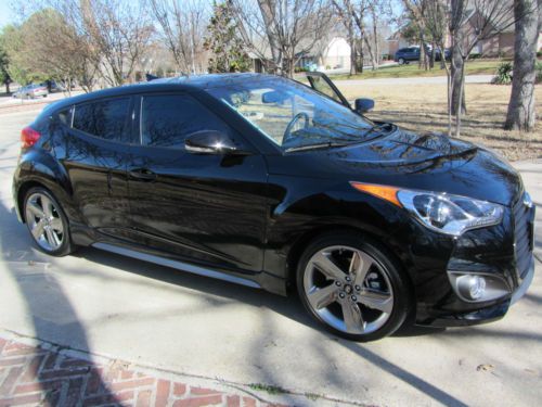 2013 veloster turbo loaded, nav, glass roof, automatic, all options 3700 miles
