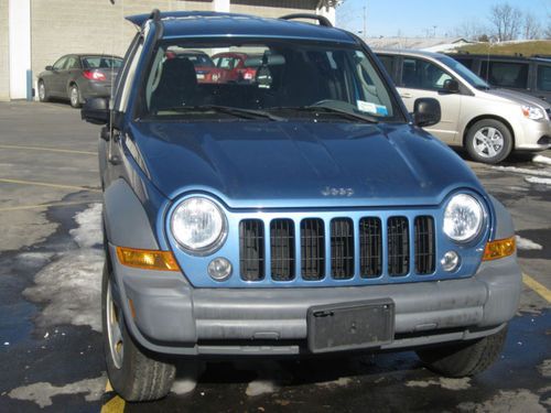 2005 jeep liberty limited sport utility 4-door 3.7l**low miles**17,366 miles**!!