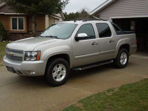 2008 chevy avalanche ltz z71 repaired salvage title dvd navigation 4x4 leather