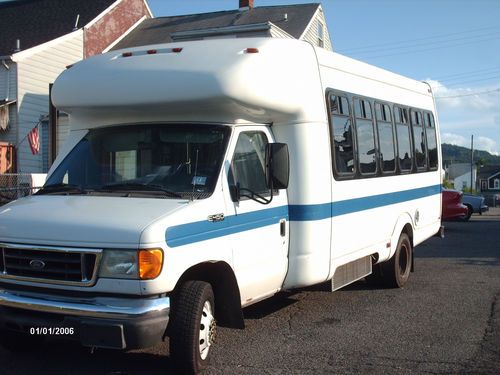 2005 ford e-450 super duty shuttle bus 4-door 6.8l