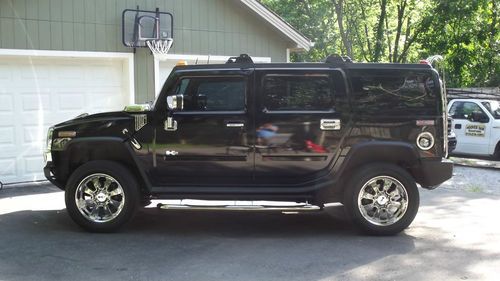 Suv, black h2 body style, lots of chrome 20 in ch wheels, runs great!