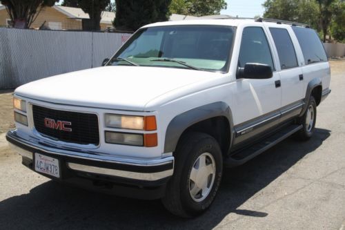 1999 gmc suburban 1500 4wd  automatic 8 cylinder  no reserve