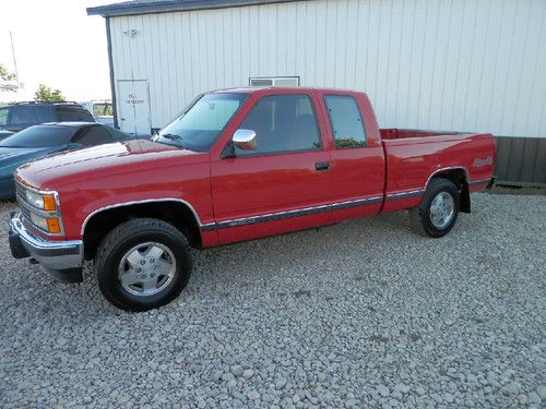 Ext cab 4x4 - red - 5.7 - rust free - 1 family owner - 90,700 original miles