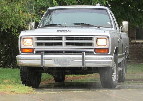 All original 84k miles carfax report everything works a good tough 4x4 truck