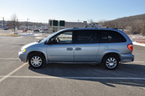 2006 chrysler town and country limited awd no reserve clean carfax one owner