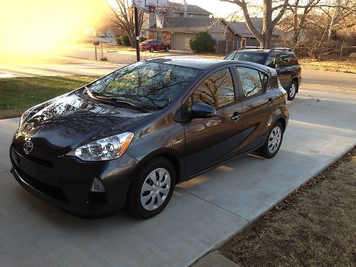 2012 toyota prius c 5dr, like new, 6500 miles, blue tooth, 55+ mpg in town!