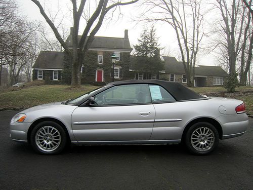 2005 chrysler sebring limited convertible 2-door 2.7l iwth very low miles