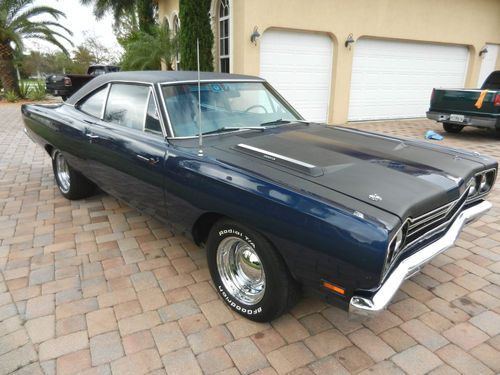 Gorgeous 1969 plymouth roadrunner,440 big block,rare buckets/console,lo reserve