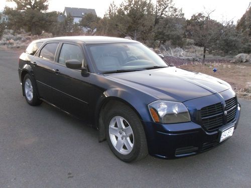 2005 dodge magnum sxt wagon 4-door 3.5l ,auto, rwd, heated pwr. leather seats
