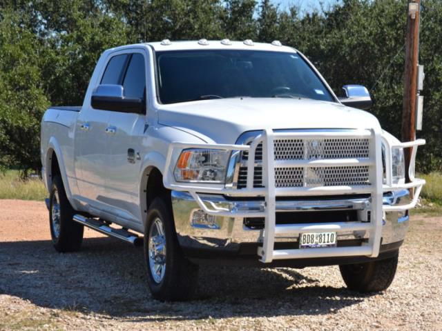 Dodge: ram 2500 white
