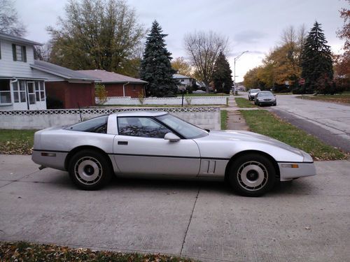 1984 chevrolet corvette slver with brand new red interior 2 owner lady driven!!!