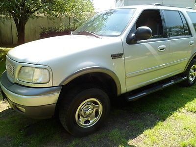 2000 ford expedition xlt 4x4 3 rows 5.4liter 8cylinder w/airconditioning