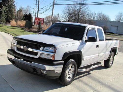 Great luxury truck! lt 4x4 ! ext cab! leather! just serviced !no reserve ! 05