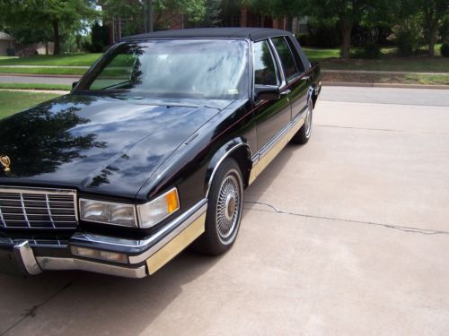 1992 cadillac sedan deville , 32500 miles, gold package, totally oringinal