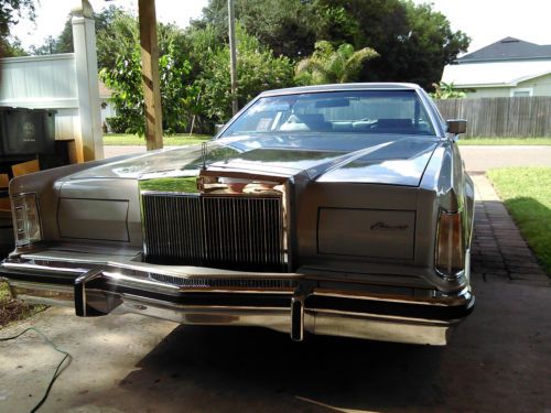 Gorgeous 79&#039; lincoln continental