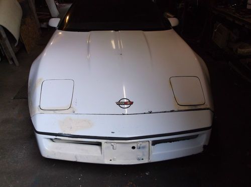 1989 chevy corvette, white, red interior, glass roof. (no title nh car)