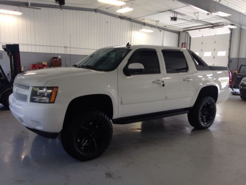 Lifted 2007 chevy avalanche