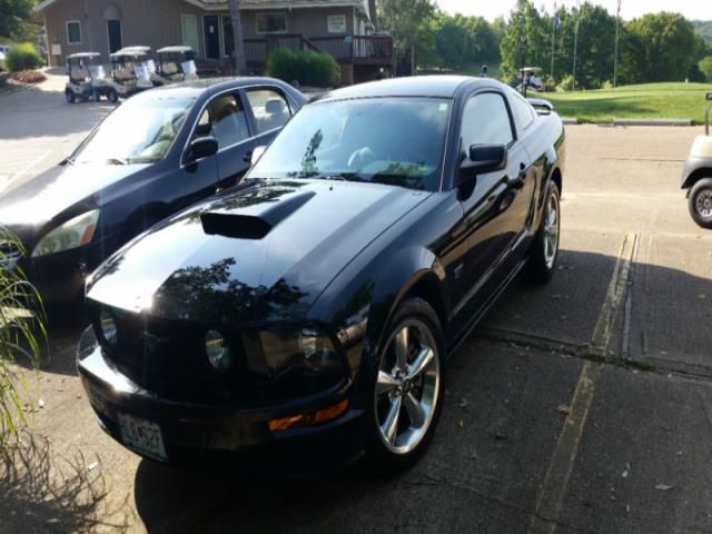 Ford: mustang gt deluxe