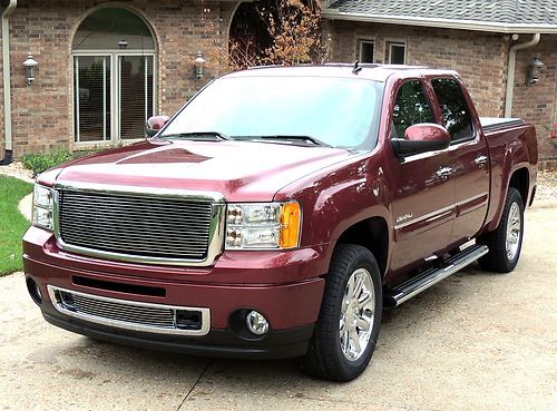 Denali 4 dr crew cab/burgundy red loaded,with navigation &amp; mint cond. 3k miles
