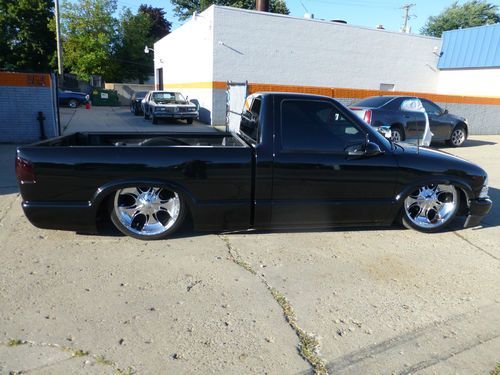2002 chevy s-10,  professionally bagged ... !!!!!!  no reserve  !!!!!