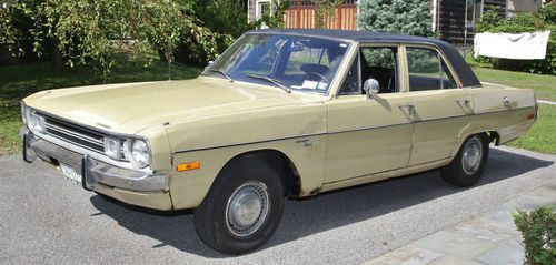 1972 dodge dart custom 4-door sedan