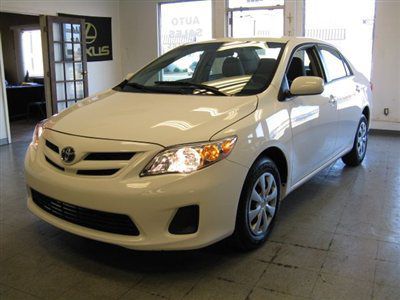 2011 toyota corolla le factory warranty **only 77 miles** a/c cd/aux $14995