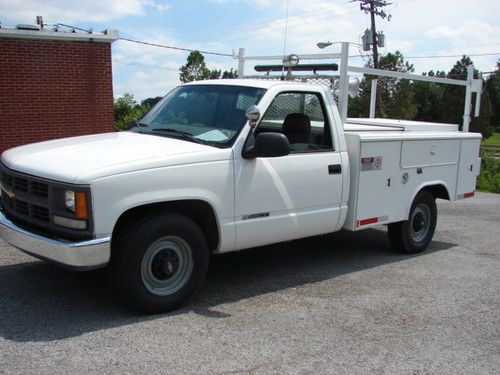 Good 5,7 v8 gas utility bed truck lots of value for the low sale price ! save$$$