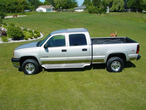 2004 chevy silverado ls 2500hd 4x4 crewcab 73k miles 6.0l clean, pickup truck wi