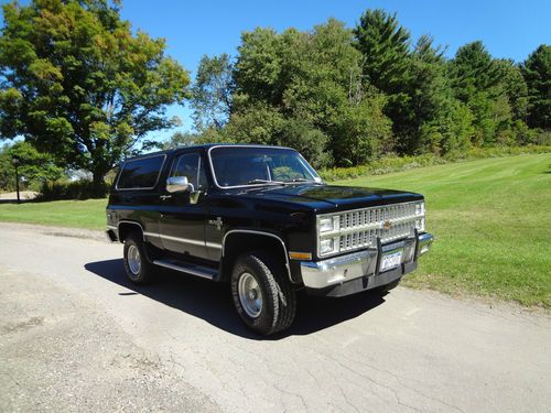 Newer black paint,great condtion,low mileage,silverado package