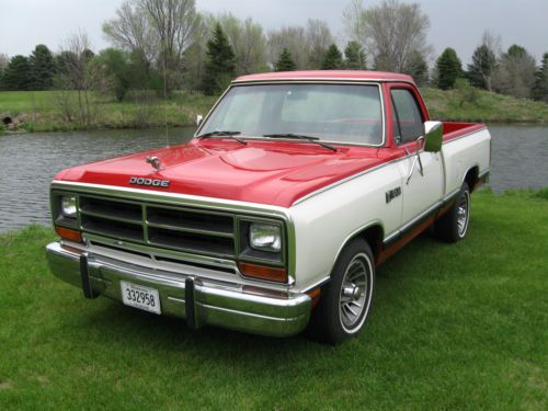 1987 dodge ram 150 le shortbed pickup red/white survivor, like new