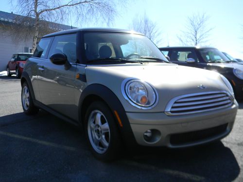 2009 mini cooper in sparkling silver!! one owner! low miles!