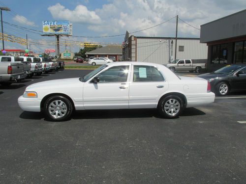 2008 crown victoria, plush leather int. very nice car