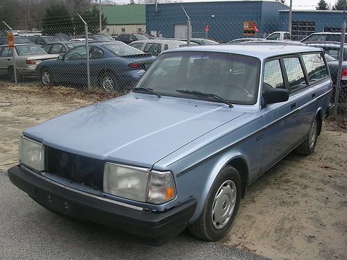 1992 volvo 240, auto, 4 door, s/w, 3rd seat, cd,am/fm, run and drive.