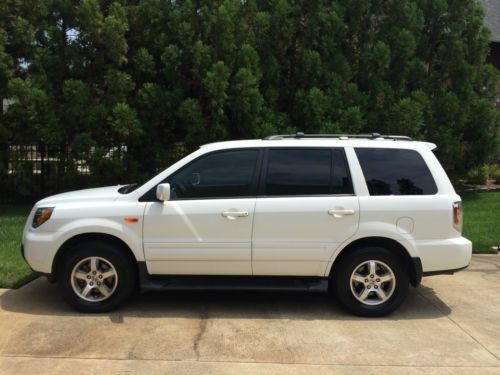 2006 honda pilot 4wd ex-l w/ navigation and loaded with options and low milage