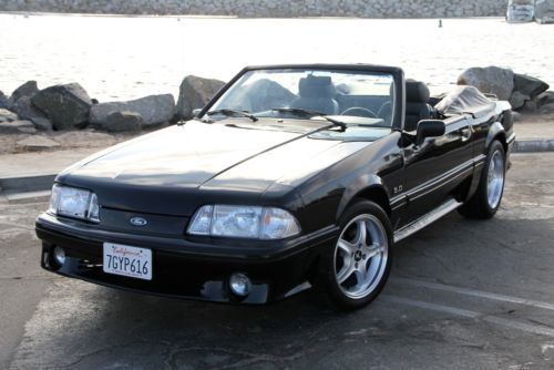 1989 mustang gt convertible. gorgeous black! no mods, low 71k miles! adult owned