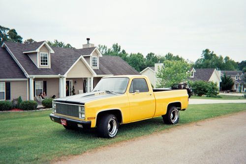 1981 chevy big block truck yellow with black cowl hood, roll pan, cd player/subs