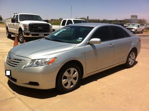 Used 2007 toyota camry - low mileage!  runs great!