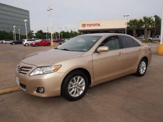 2011 toyota camry xle 4cyl leather sunroof alloys one owner!!