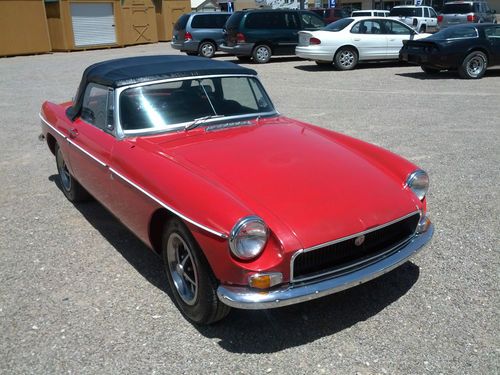 1968 mg mgb base 1.8l convertable little red sports car 4speed fun machine