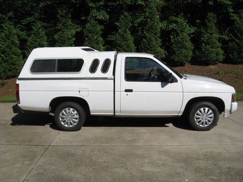 1993 nissan pickup automatic  low miles no reserve