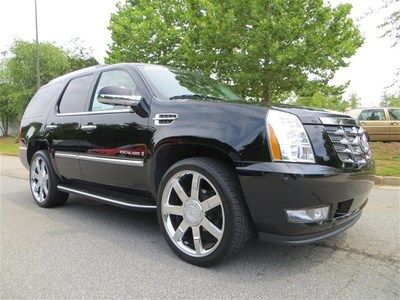 Navigation, sunroof, rear dvd, 24" chrome wheels, and much more!!
