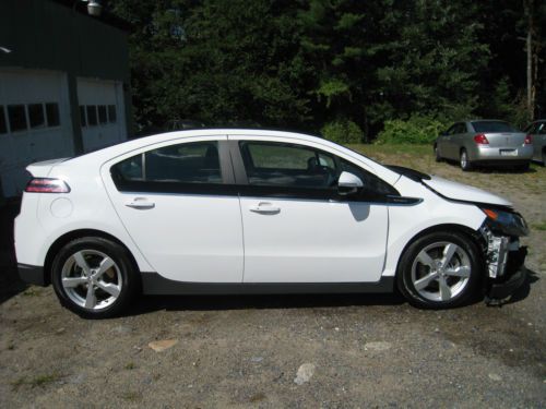 2012 chevy volt hatchback hybrid electric gas 28k clean title repairable project