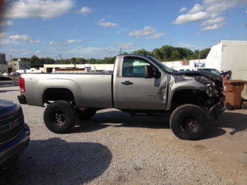 2008 gmc 2500 duramax diesel 4x4 reg cab long bed lifted low miles!! repairable