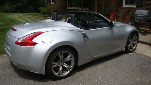 2010 nissan 370z manual convertible roadster ~ low miles, beauty &amp; fun to drive