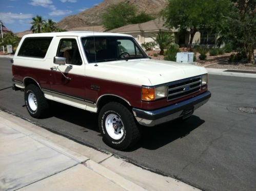 89 bronco -new engine, auto, 4x4 never off road collector item