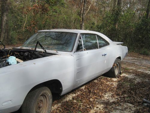 1969 dodge charger project w 440 motor
