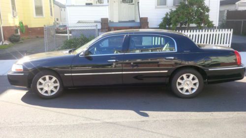 Great condition 2008 lincoln town car executive l unbeatable deal for sure!!